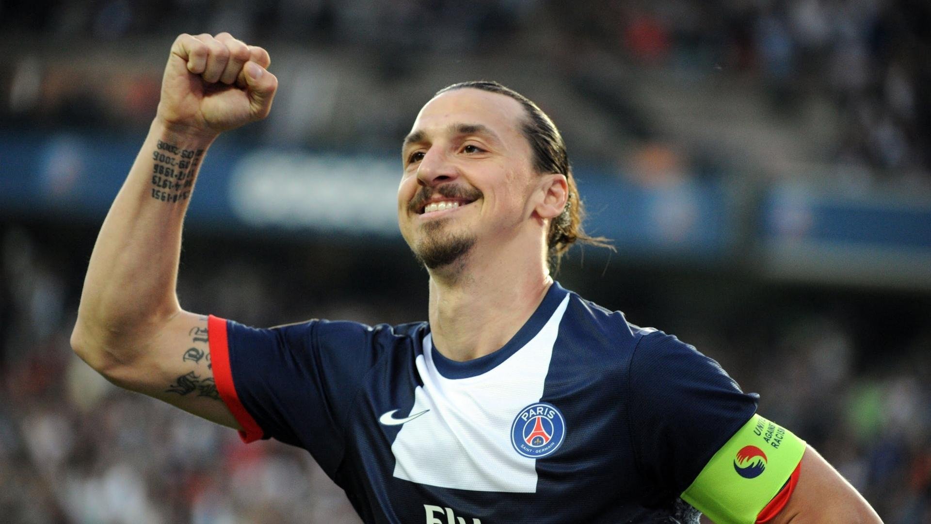 PSV前锋卢克·德容以29球荣膺荷甲最佳射手。，卢克和露茜_德州游侠