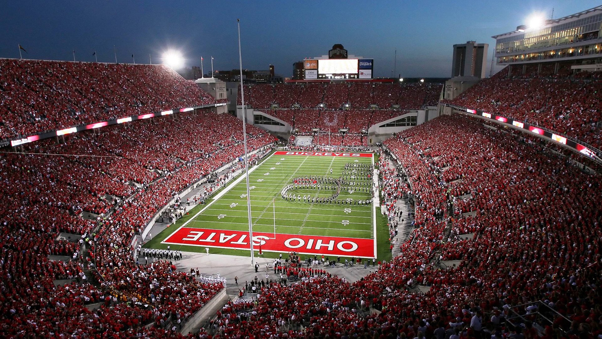 《虚拟偶像崛起，电竞比赛明星化全面铺开》，虚拟偶像界大名鼎鼎的人物叫什么